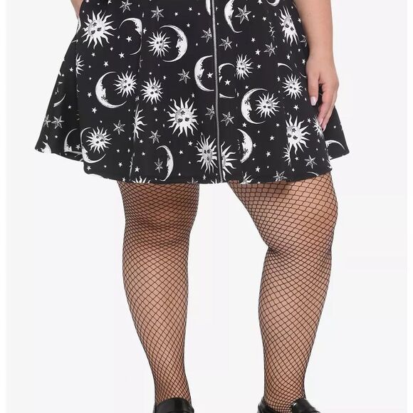 Hot topic, O-ring, zipper Black Celestial Print Skirt - Picture 1 of 5